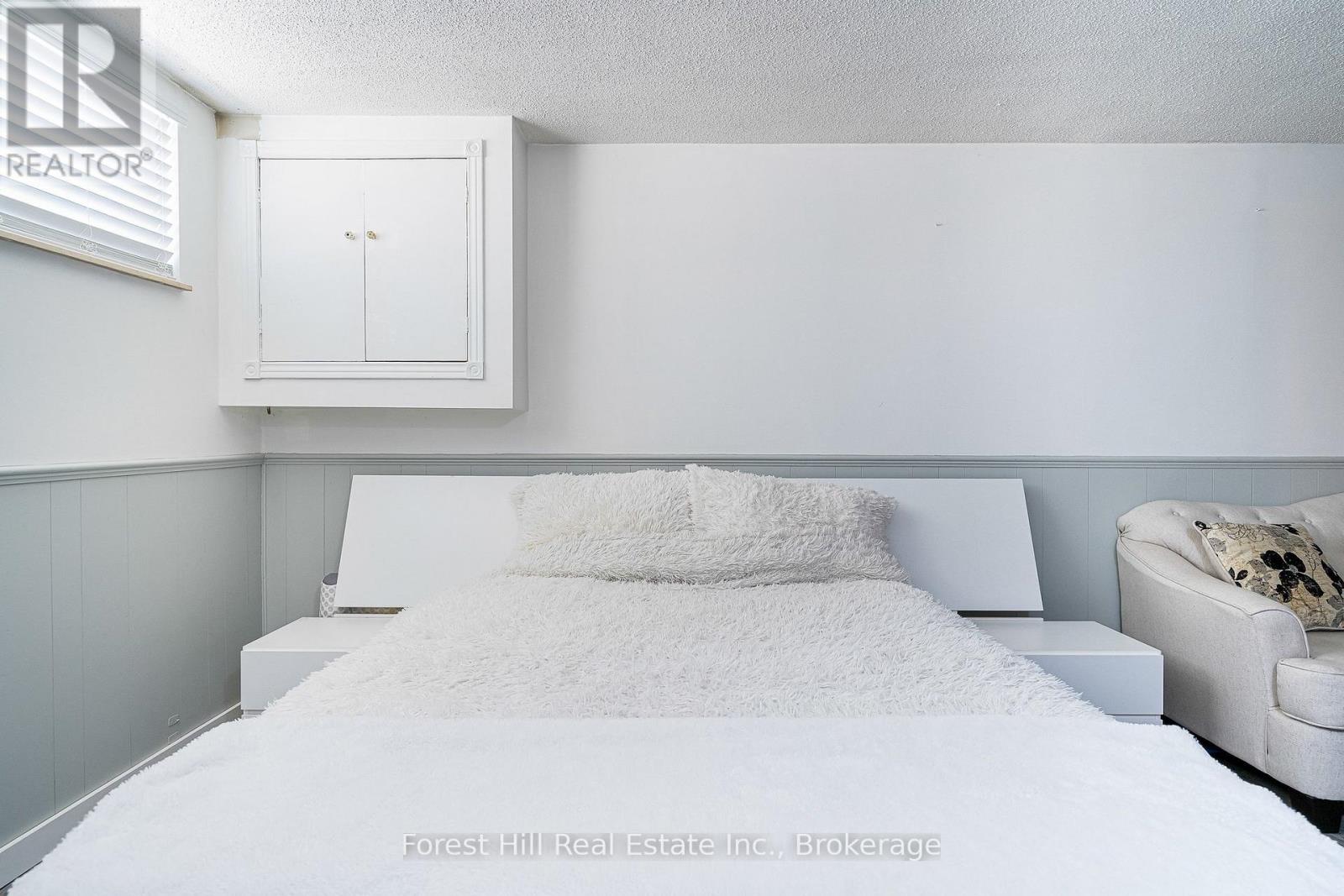 40 Chiswick Avenue, Toronto, Ontario  M6M 4T9 - Photo 32 - W12908422