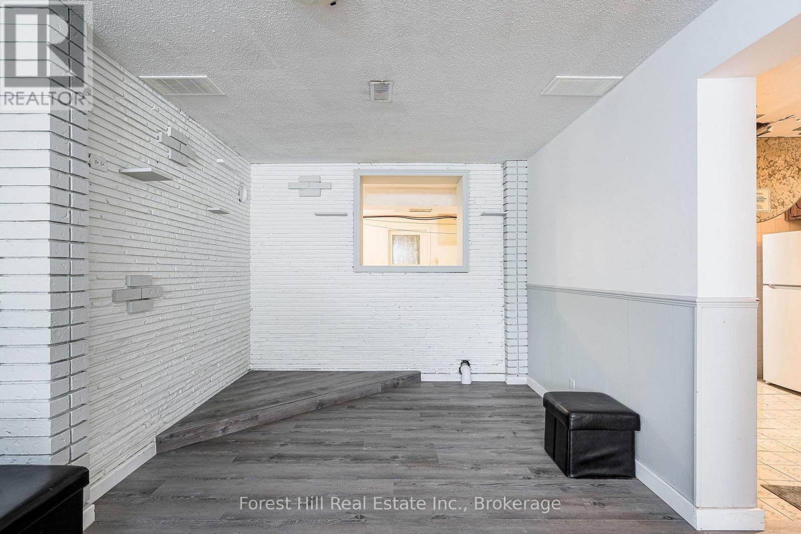 40 Chiswick Avenue, Toronto, Ontario  M6M 4T9 - Photo 33 - W12908422