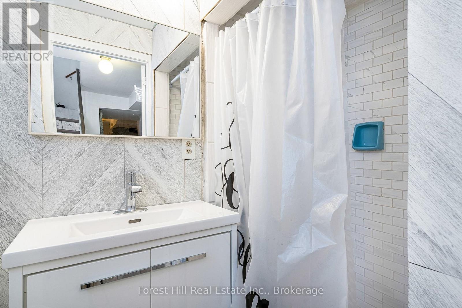 40 Chiswick Avenue, Toronto, Ontario  M6M 4T9 - Photo 35 - W12908422