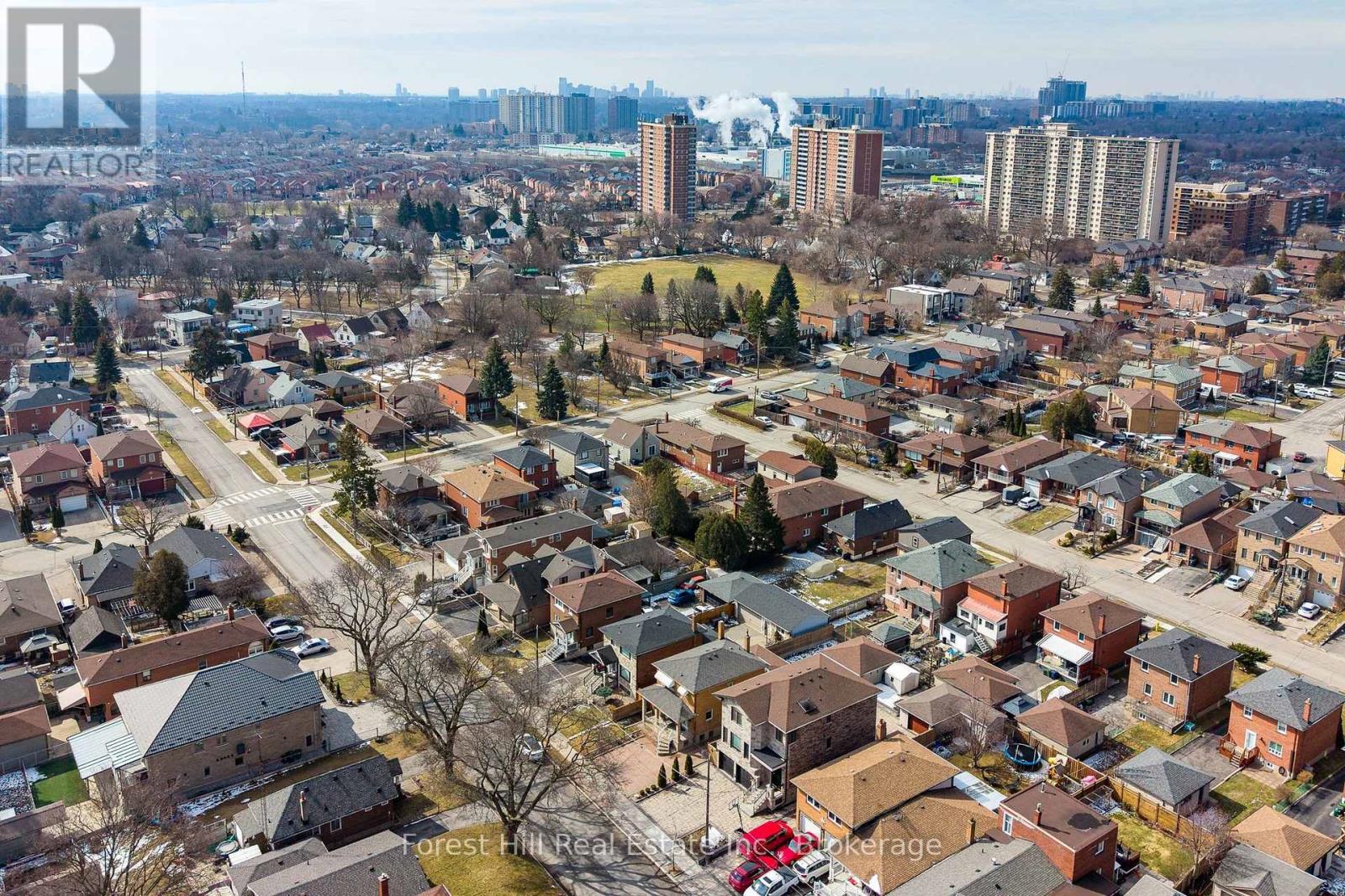 40 Chiswick Avenue, Toronto, Ontario  M6M 4T9 - Photo 43 - W12908422