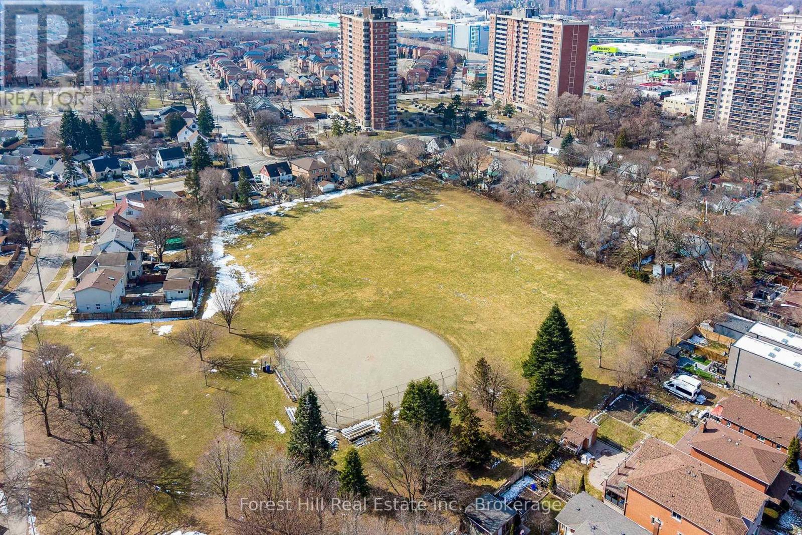 40 Chiswick Avenue, Toronto, Ontario  M6M 4T9 - Photo 47 - W12908422