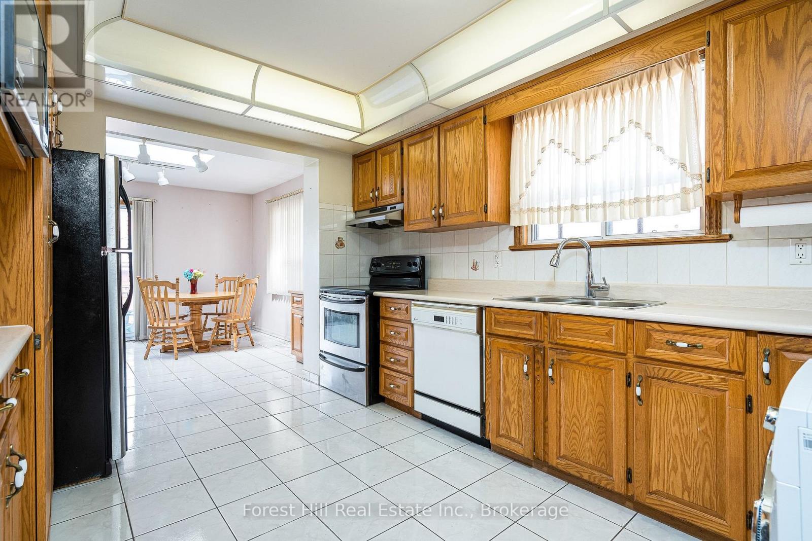 40 Chiswick Avenue, Toronto, Ontario  M6M 4T9 - Photo 7 - W12908422