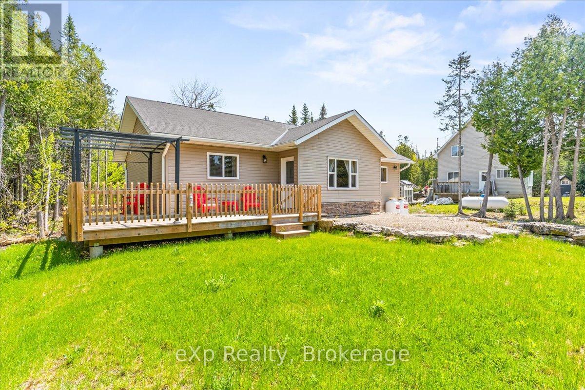 19 Murray Avenue, Northern Bruce Peninsula, Ontario  N0H 1W0 - Photo 1 - X12908352