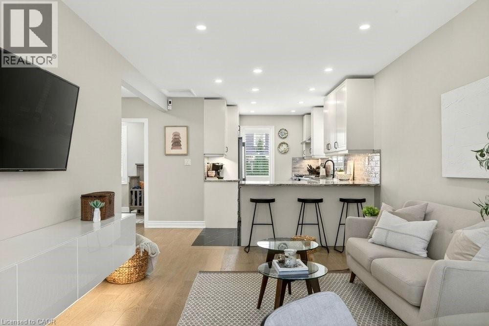 237 East 32nd Street, Hamilton, Ontario  L8V 3S3 - Photo 4 - 40813199