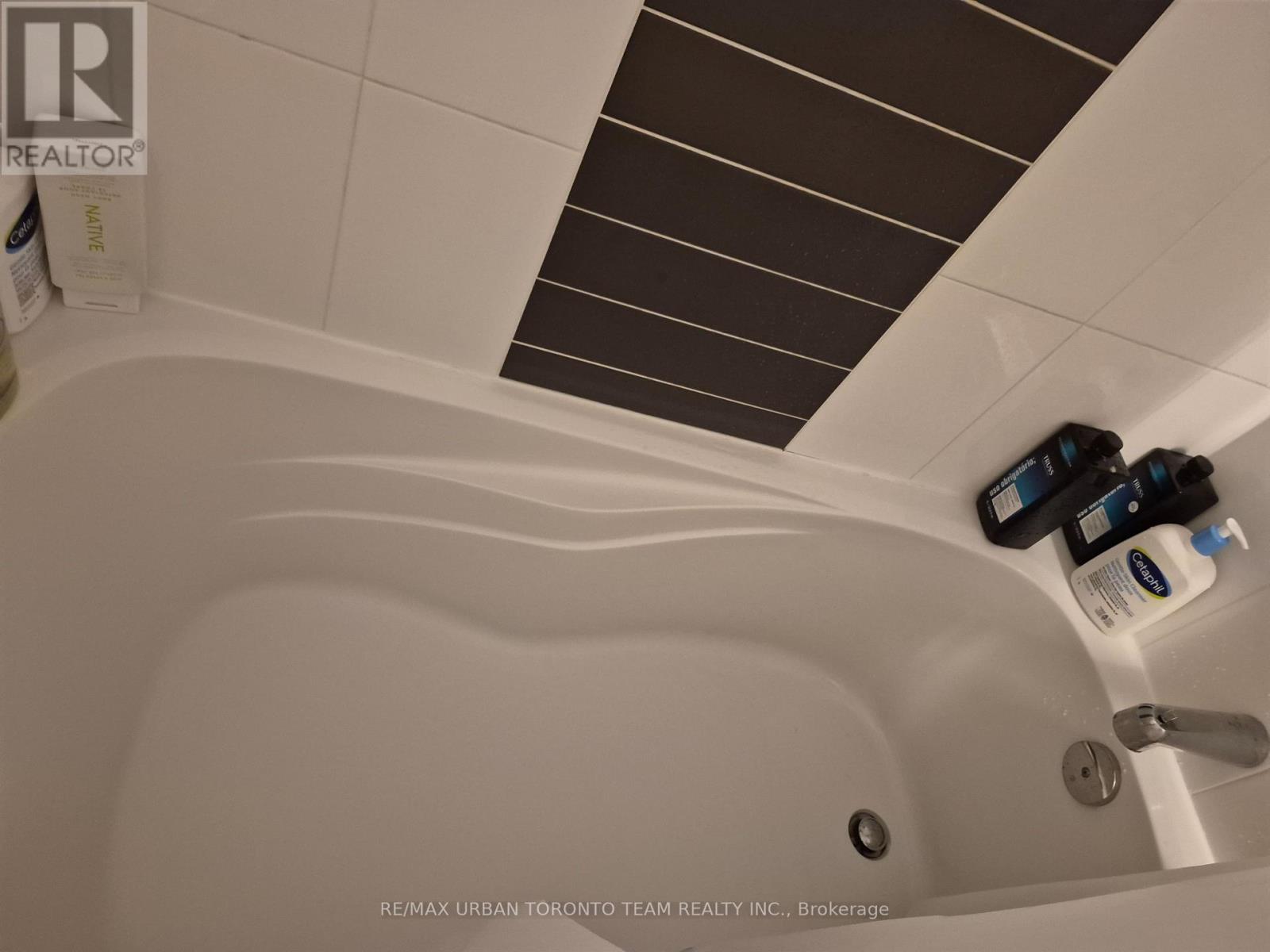 2510 - 365 Church Street, Toronto (Church-Yonge Corridor), Ontario  M5B 0B5 - Photo 13 - C12908402