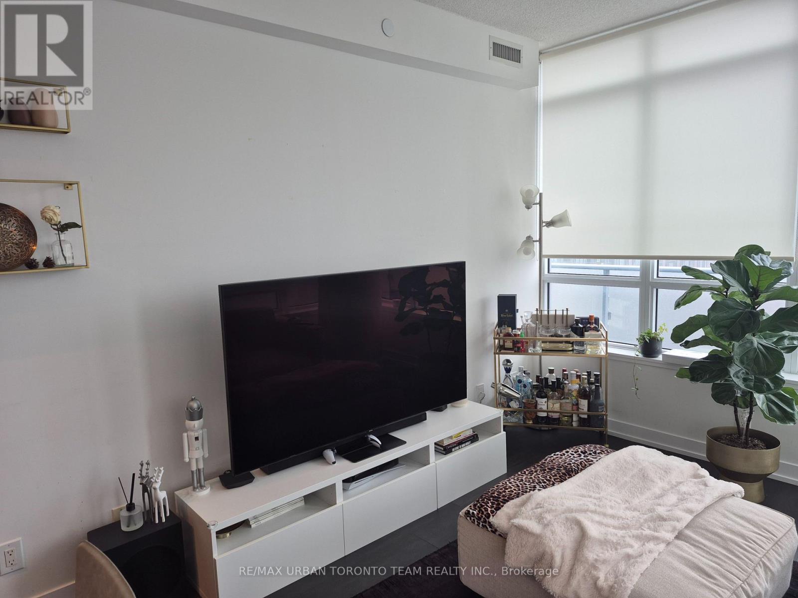 2510 - 365 Church Street, Toronto (Church-Yonge Corridor), Ontario  M5B 0B5 - Photo 9 - C12908402