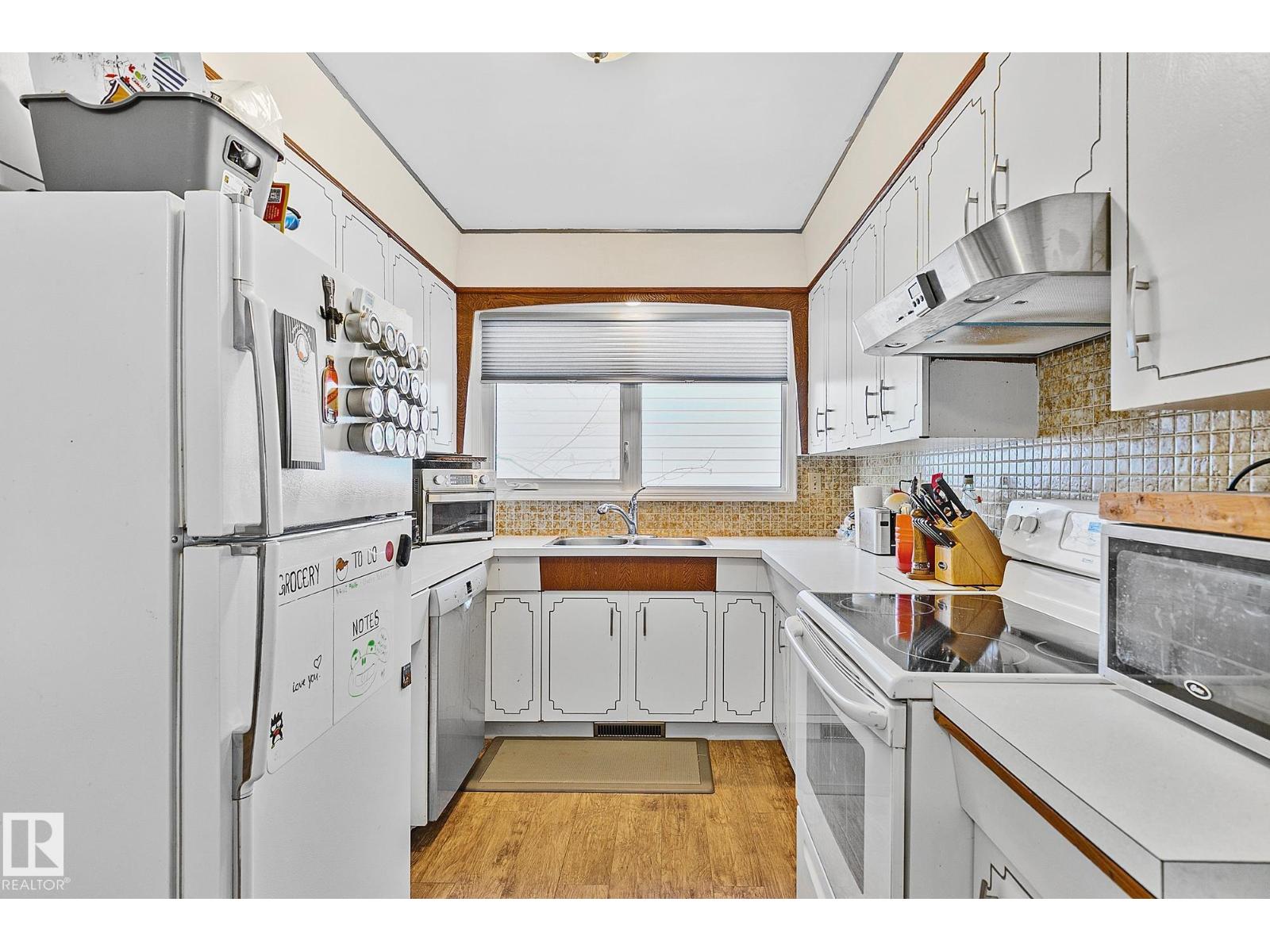 8561 89 St Nw, Edmonton, Alberta  T6C 3K4 - Photo 11 - E4478664