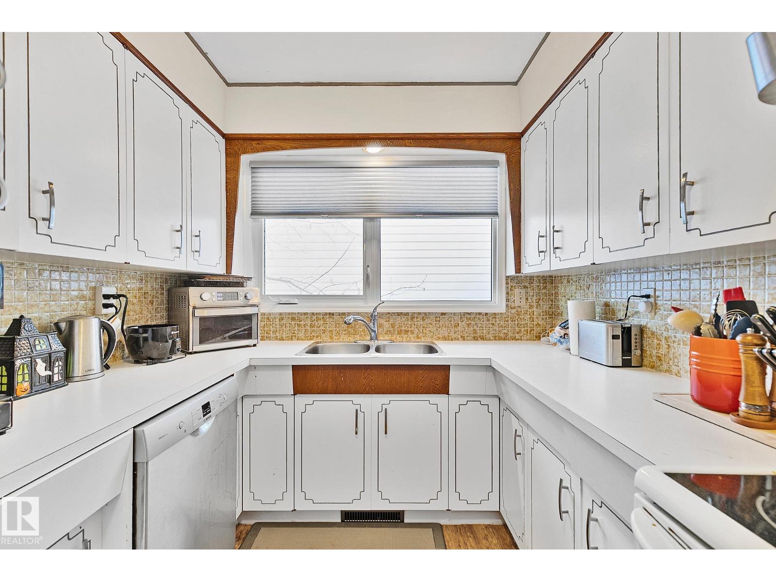 8561 89 St Nw, Edmonton, Alberta  T6C 3K4 - Photo 12 - E4478664