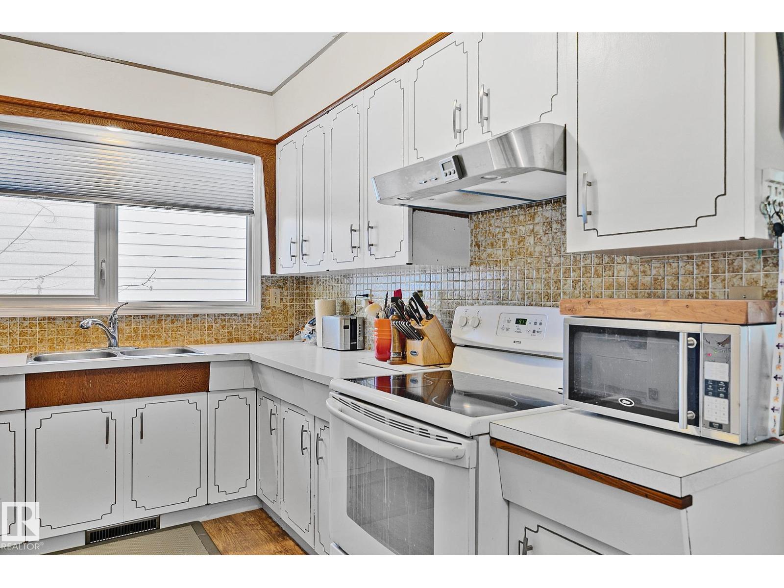 8561 89 St Nw, Edmonton, Alberta  T6C 3K4 - Photo 13 - E4478664