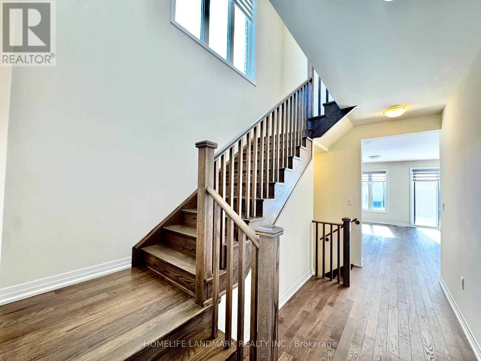 2910 Nakina Street, Pickering, Ontario L1X 0P7 - Photo 2 - E12908346