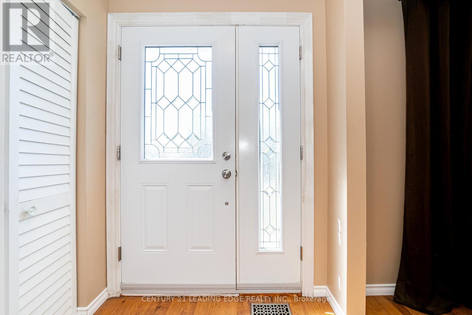 815 Douglas Avenue, Pickering, Ontario  L1W 1N2 - Photo 3 - E12908386