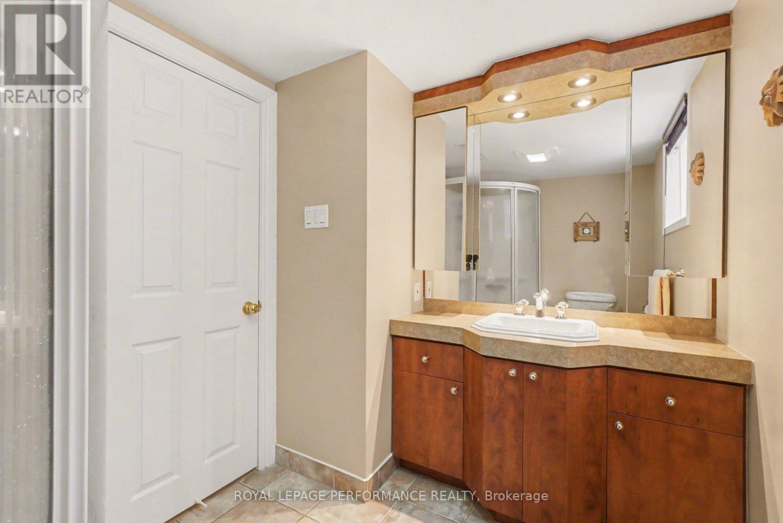 1104 Burgundy Lane, Ottawa, Ontario  K1C 2M8 - Photo 14 - X12908340