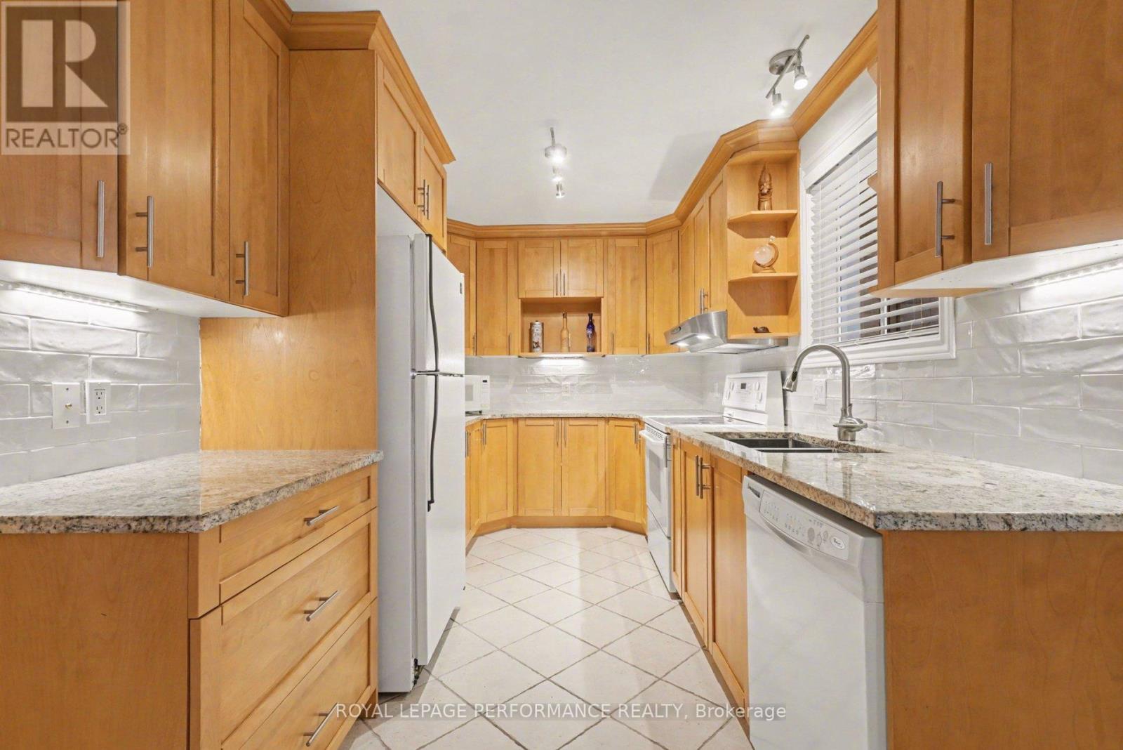 1104 Burgundy Lane, Ottawa, Ontario  K1C 2M8 - Photo 15 - X12908340