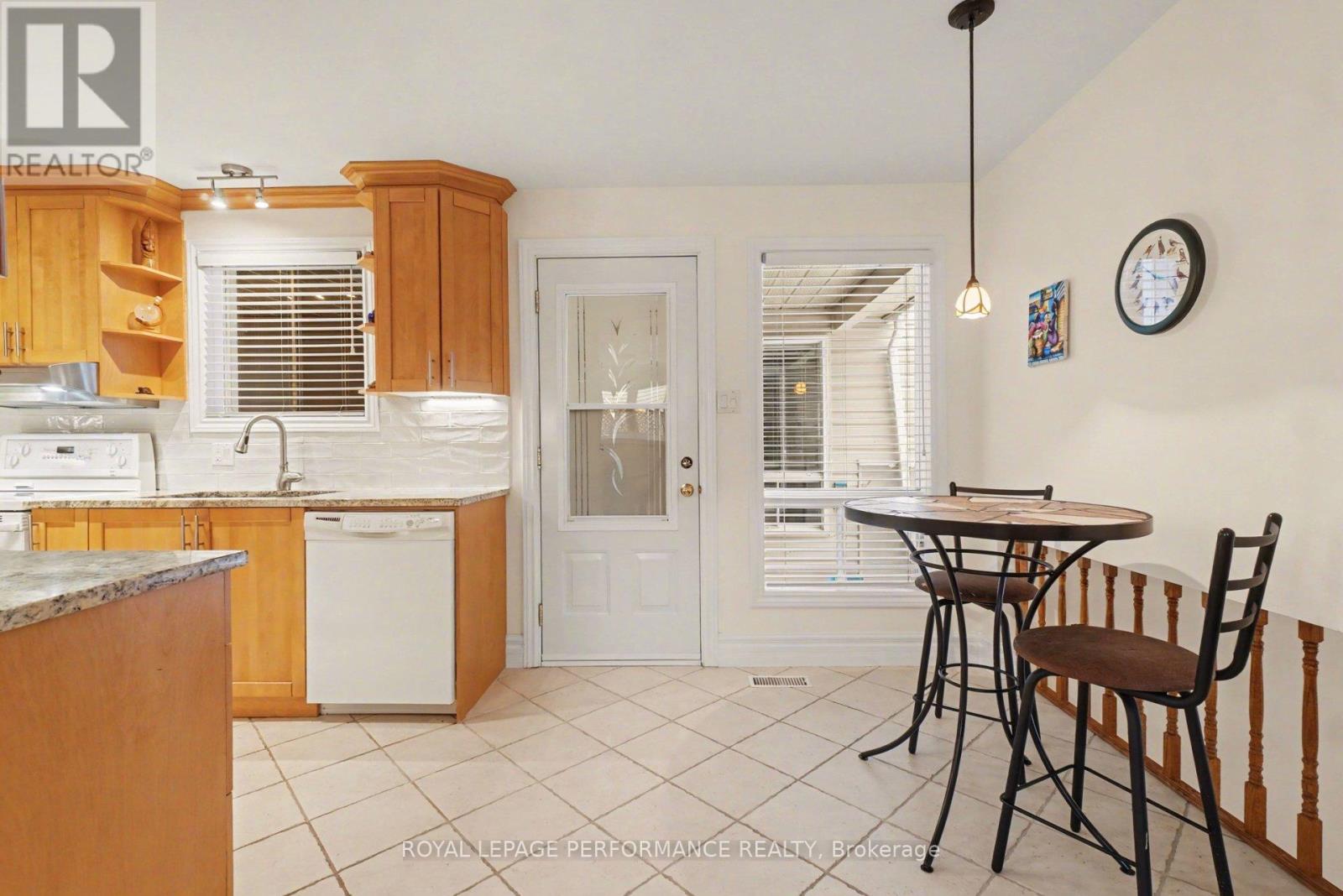 1104 Burgundy Lane, Ottawa, Ontario  K1C 2M8 - Photo 18 - X12908340