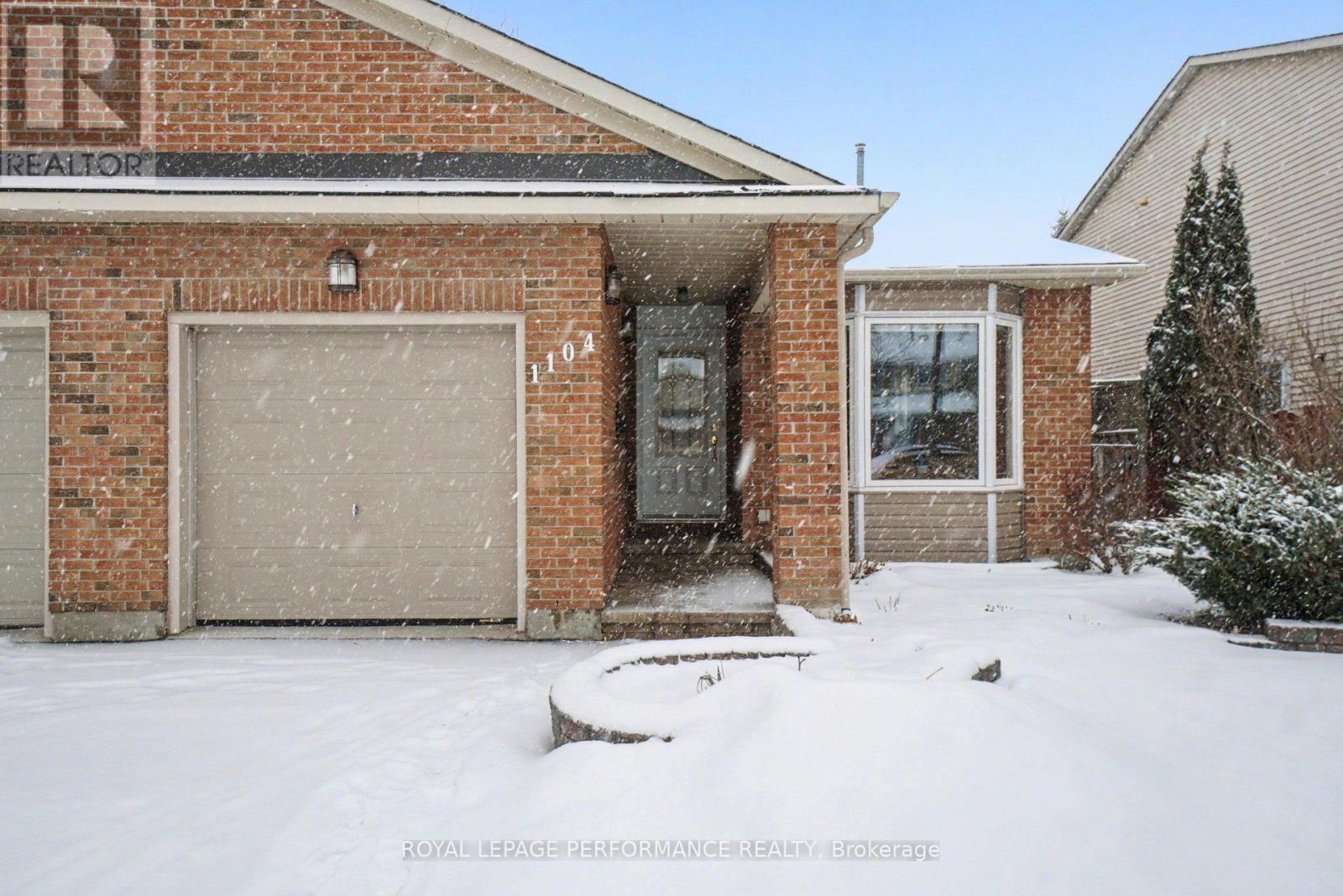 1104 Burgundy Lane, Ottawa, Ontario  K1C 2M8 - Photo 3 - X12908340