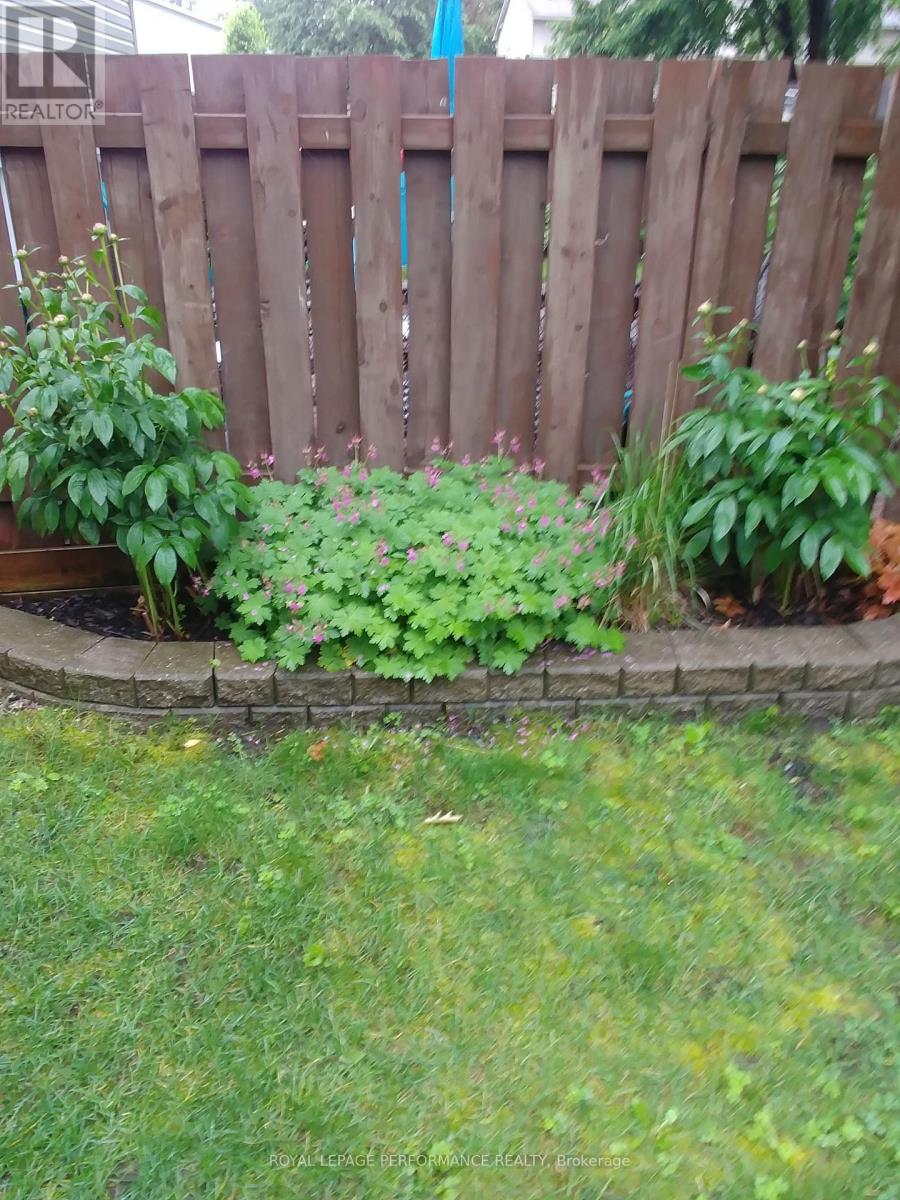 1104 Burgundy Lane, Ottawa, Ontario  K1C 2M8 - Photo 37 - X12908340