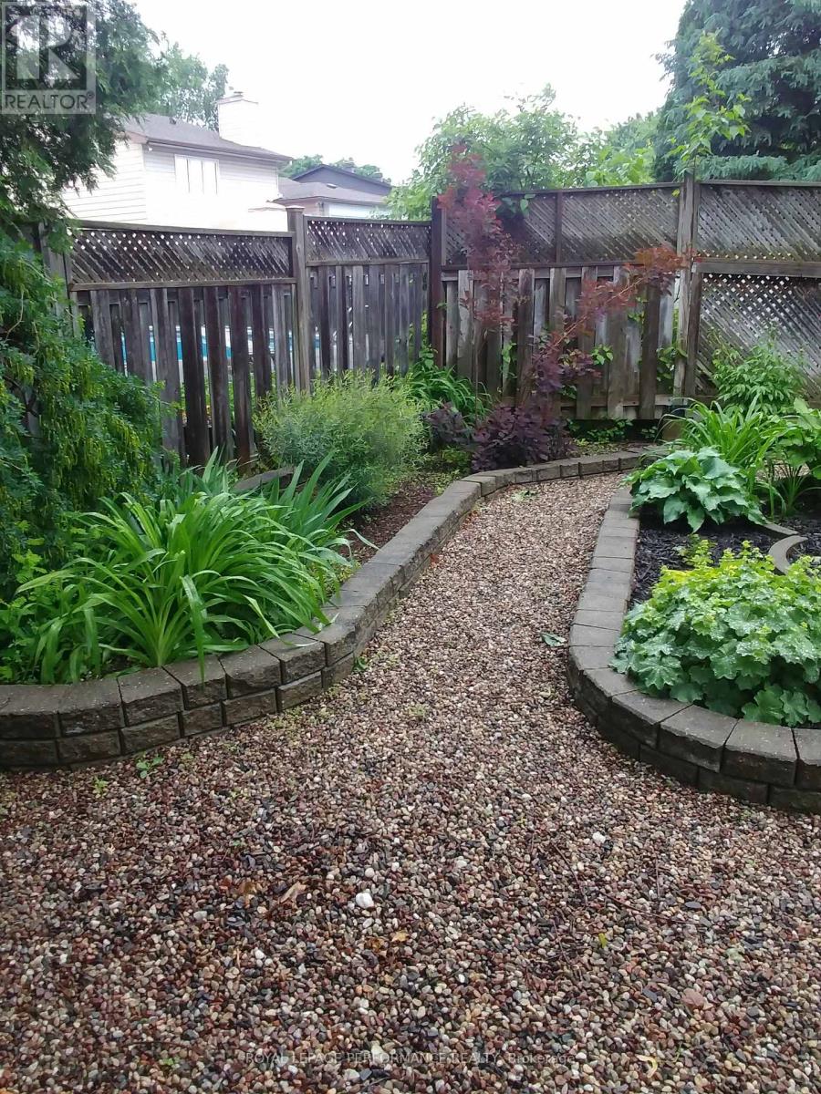 1104 Burgundy Lane, Ottawa, Ontario  K1C 2M8 - Photo 41 - X12908340