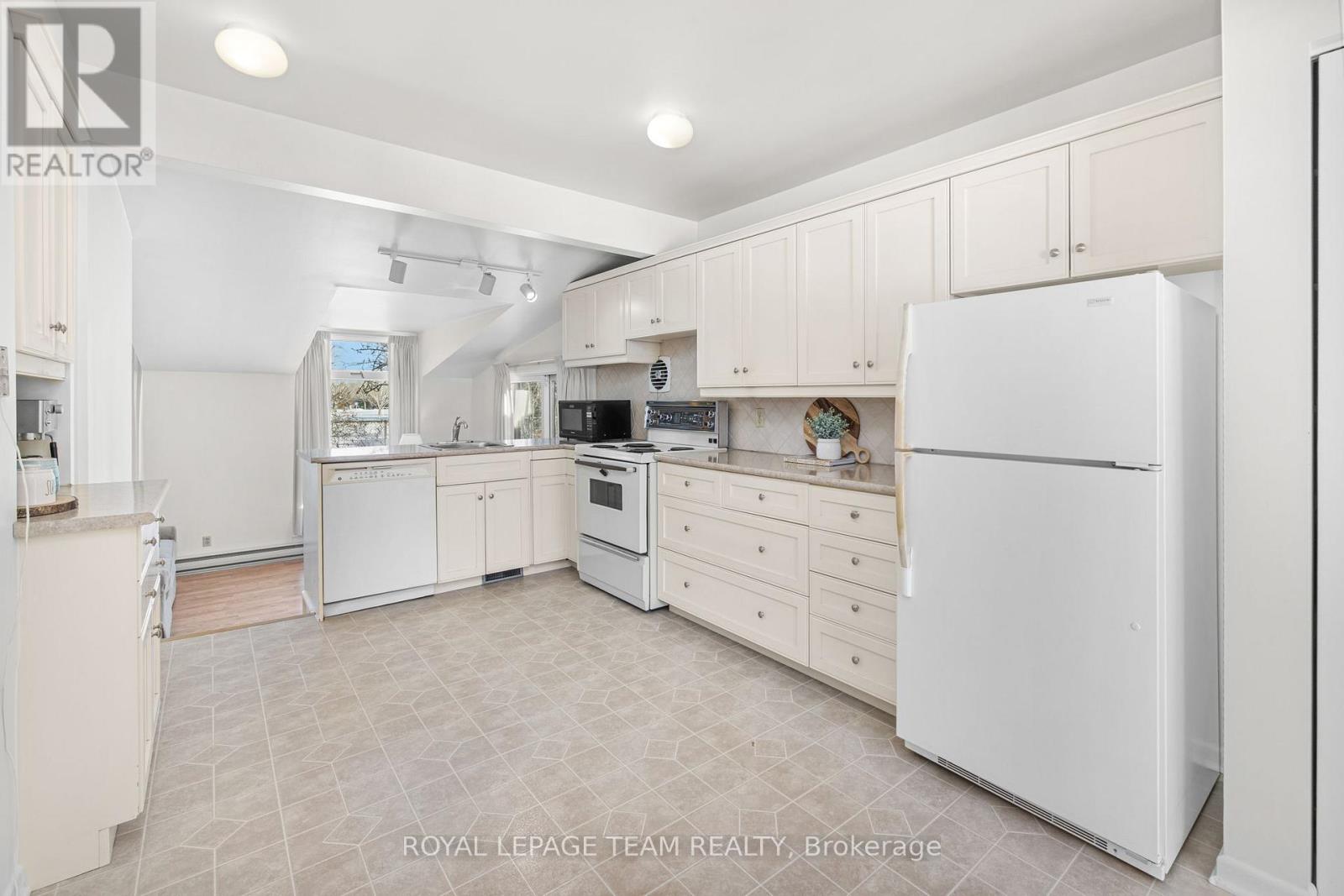 7 Kimberley Road, Ottawa, Ontario  K2H 6C1 - Photo 12 - X12908356