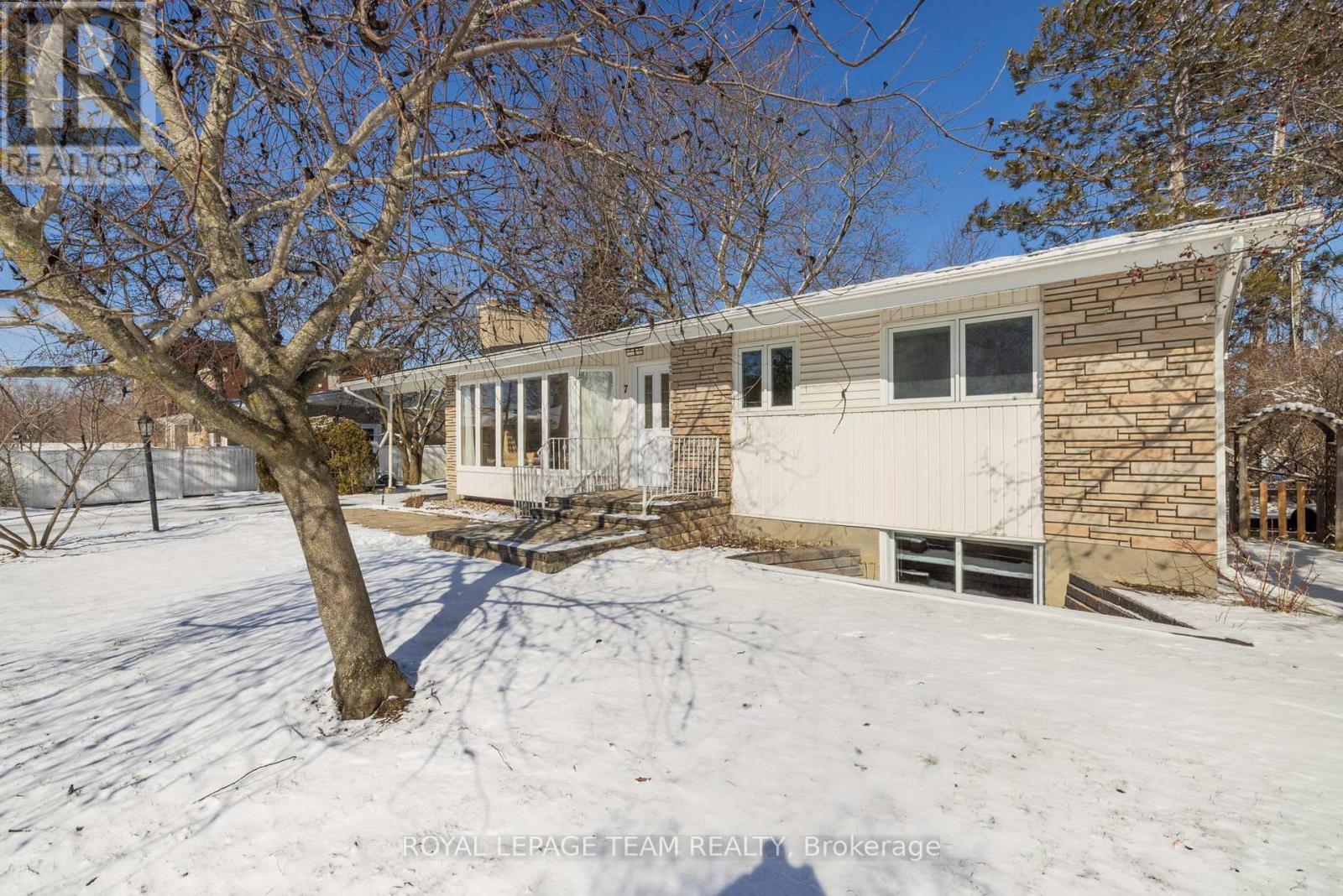 7 Kimberley Road, Ottawa, Ontario  K2H 6C1 - Photo 2 - X12908356