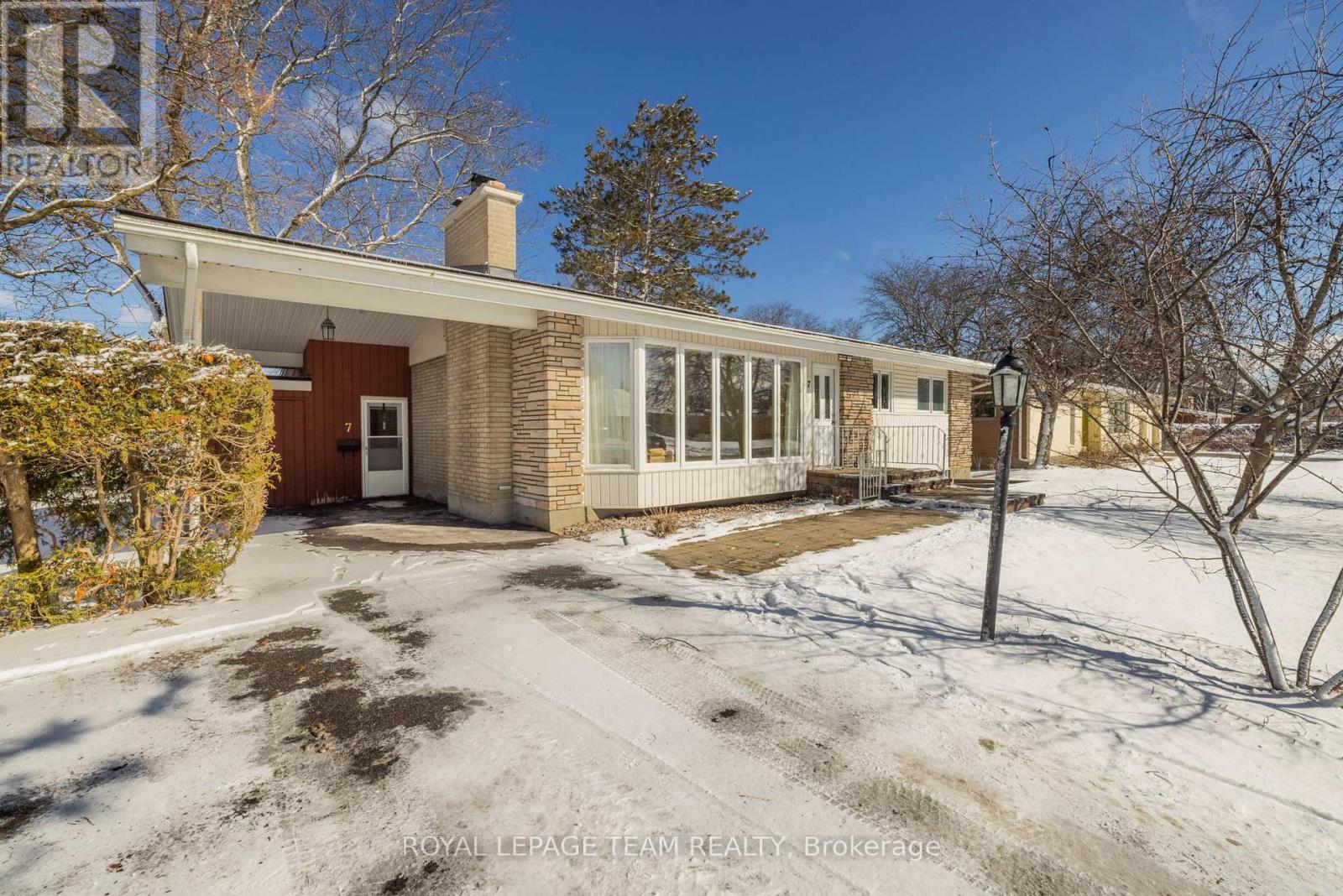 7 Kimberley Road, Ottawa, Ontario  K2H 6C1 - Photo 3 - X12908356