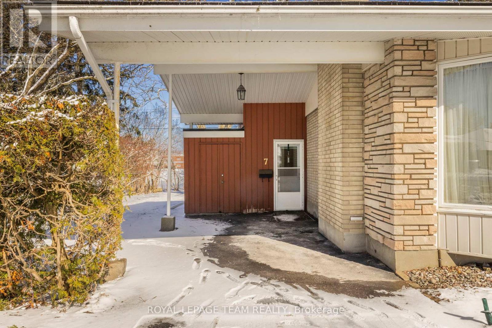 7 Kimberley Road, Ottawa, Ontario  K2H 6C1 - Photo 4 - X12908356