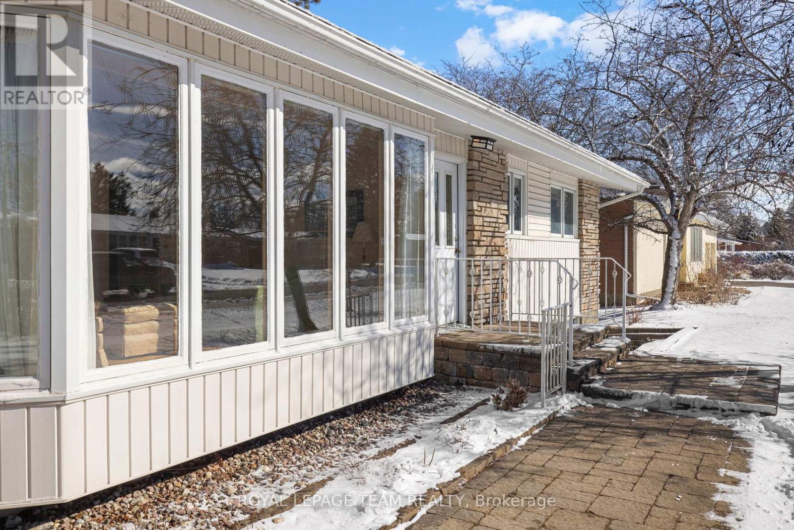 7 Kimberley Road, Ottawa, Ontario  K2H 6C1 - Photo 5 - X12908356