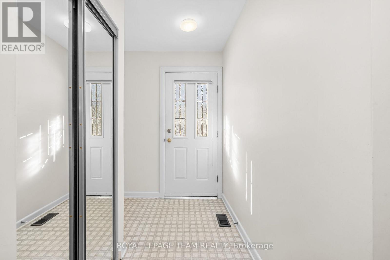 7 Kimberley Road, Ottawa, Ontario  K2H 6C1 - Photo 6 - X12908356