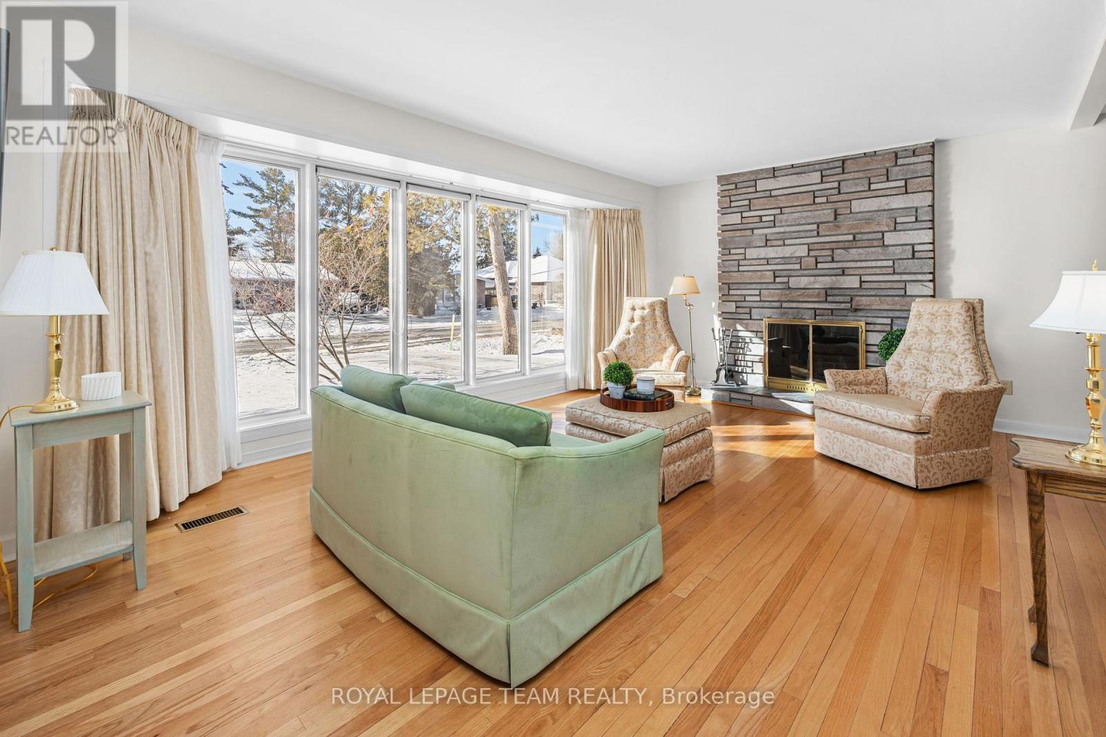 7 Kimberley Road, Ottawa, Ontario  K2H 6C1 - Photo 7 - X12908356