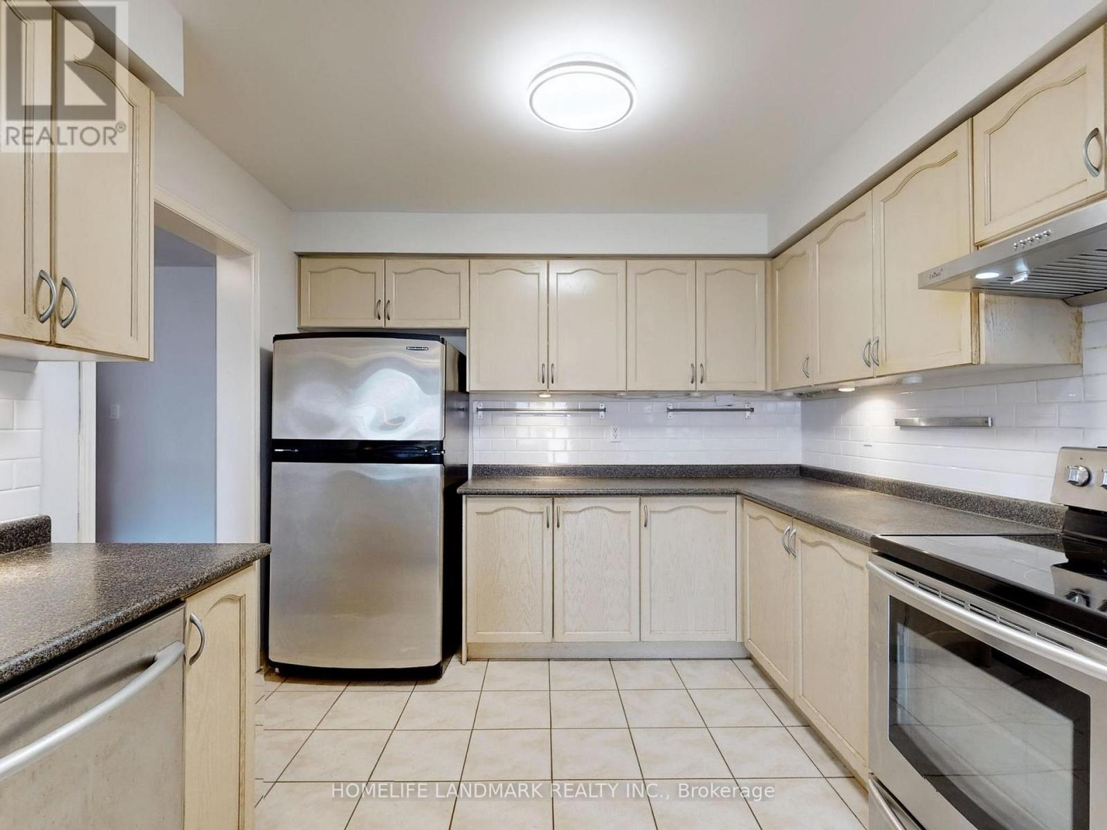 60 Cariglia Trail, Markham (Village Green-South Unionville), Ontario  L3R 4W8 - Photo 7 - N12908418