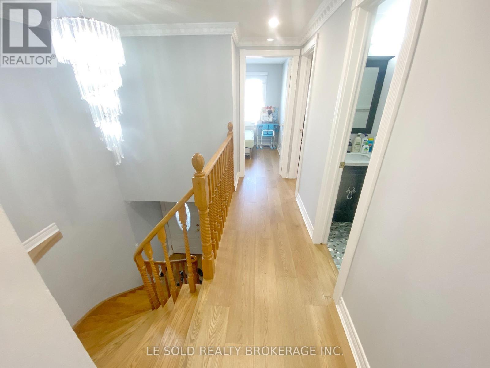 Upper - 110 Cimmaron Street, Markham, Ontario  L3S 2G7 - Photo 10 - N12908478