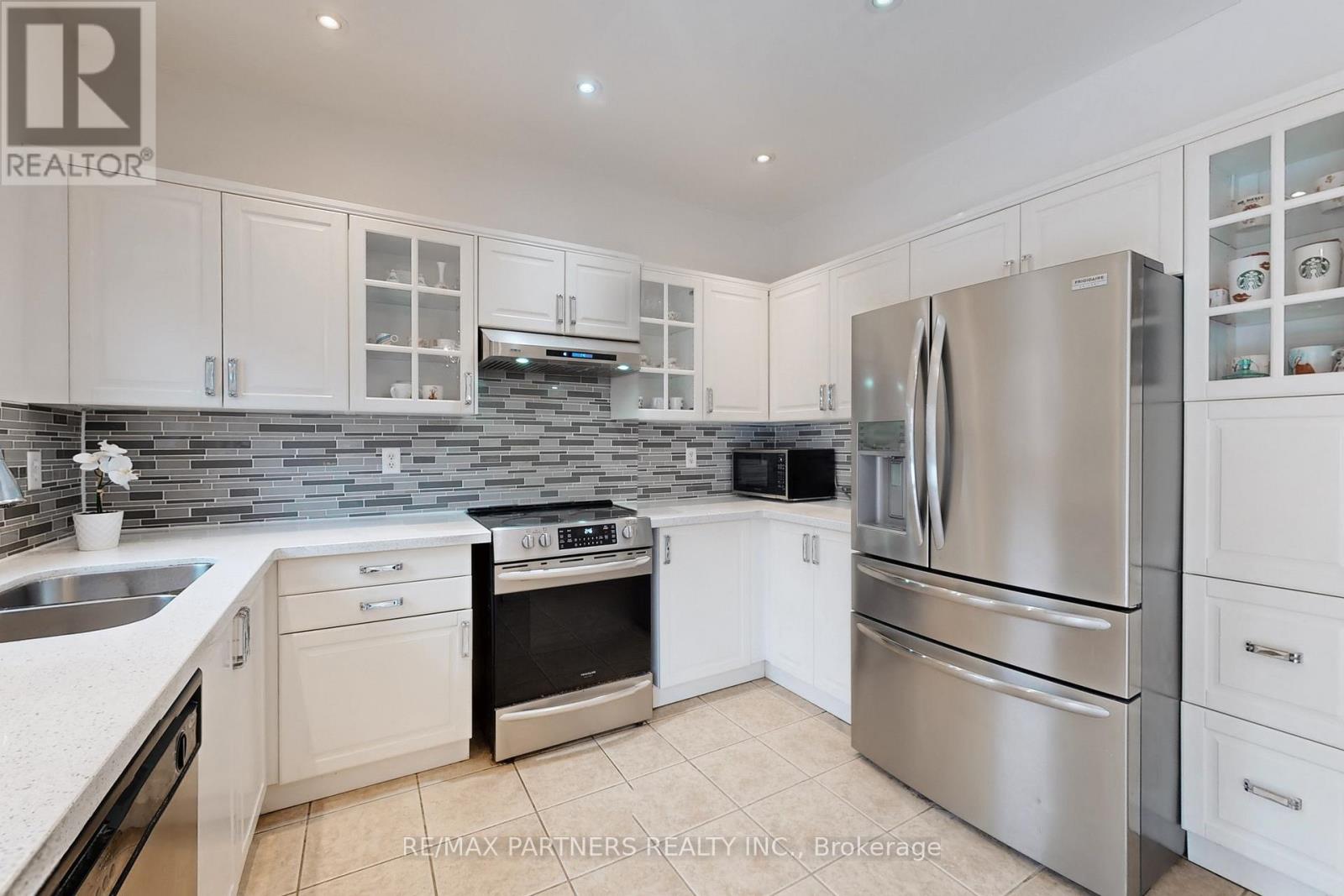 79 Carnoustie Crescent, Richmond Hill, Ontario  L4E 0A1 - Photo 11 - N12880580