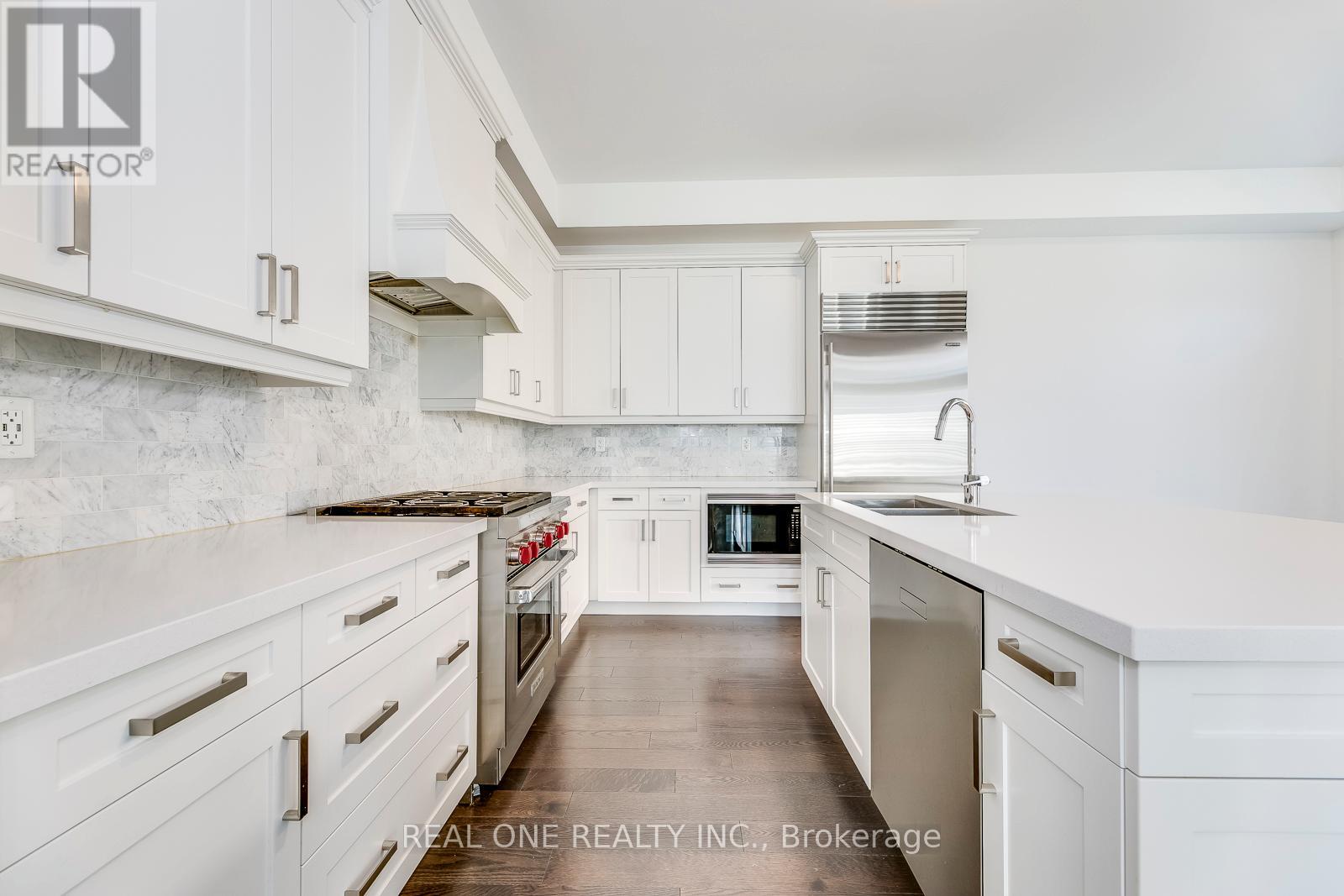 69 Threshing Mill Boulevard, Oakville, Ontario  L6H 0V6 - Photo 17 - W12908330