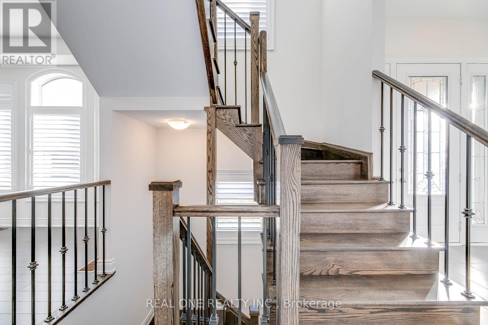 69 Threshing Mill Boulevard, Oakville, Ontario  L6H 0V6 - Photo 23 - W12908330