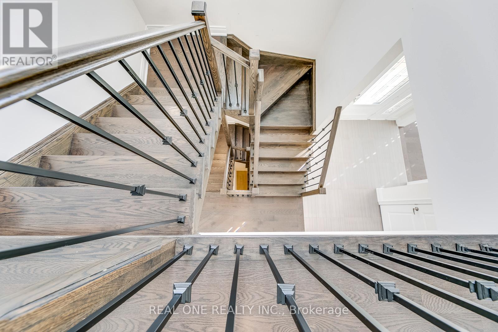 69 Threshing Mill Boulevard, Oakville, Ontario  L6H 0V6 - Photo 24 - W12908330