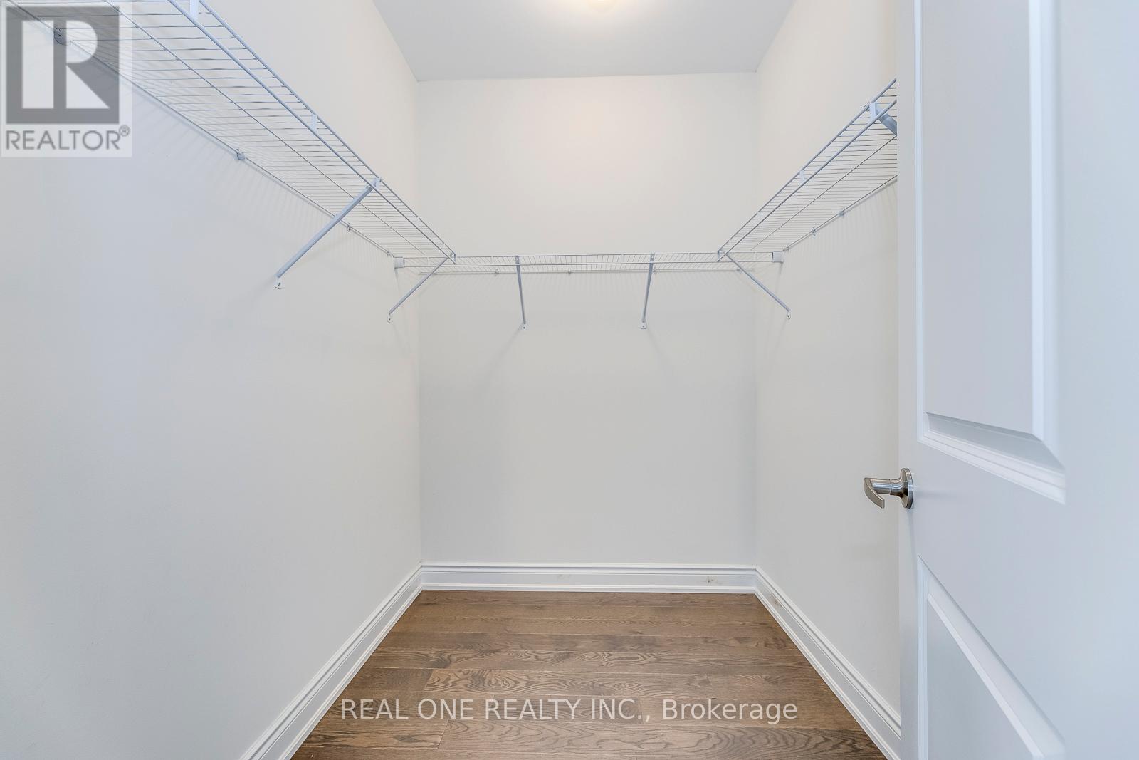 69 Threshing Mill Boulevard, Oakville, Ontario  L6H 0V6 - Photo 32 - W12908330