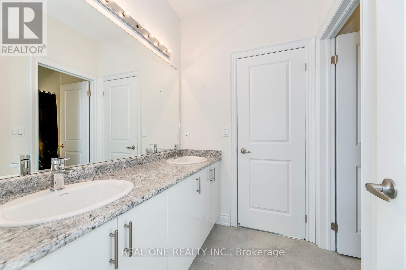 69 Threshing Mill Boulevard, Oakville, Ontario  L6H 0V6 - Photo 36 - W12908330