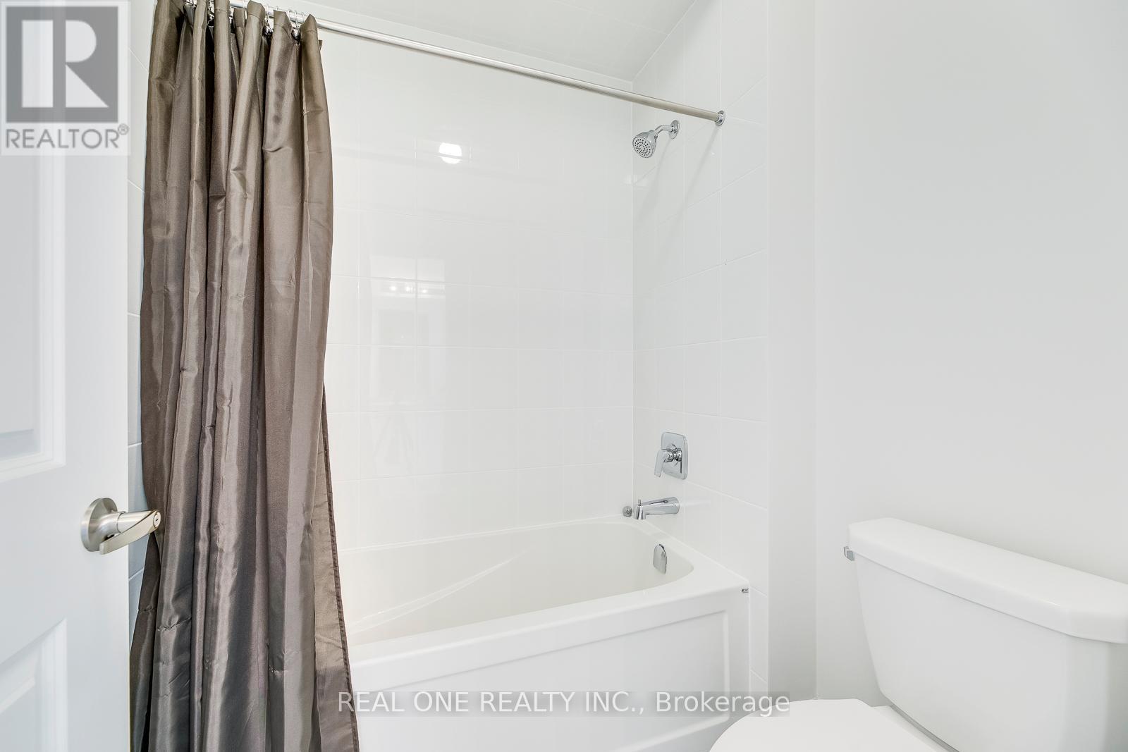 69 Threshing Mill Boulevard, Oakville, Ontario  L6H 0V6 - Photo 37 - W12908330