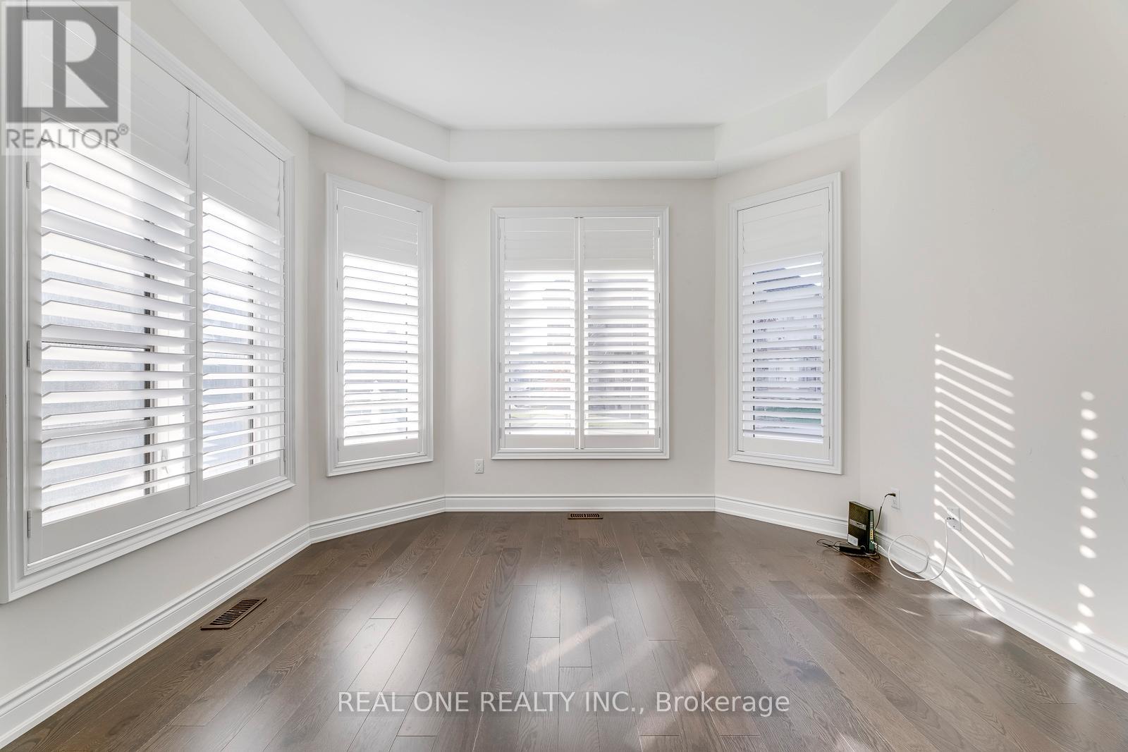 69 Threshing Mill Boulevard, Oakville, Ontario  L6H 0V6 - Photo 5 - W12908330