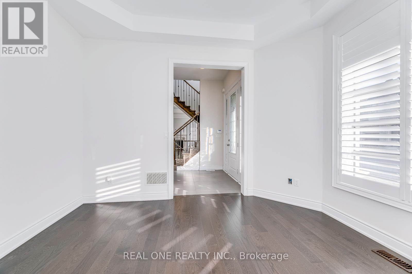 69 Threshing Mill Boulevard, Oakville, Ontario  L6H 0V6 - Photo 6 - W12908330