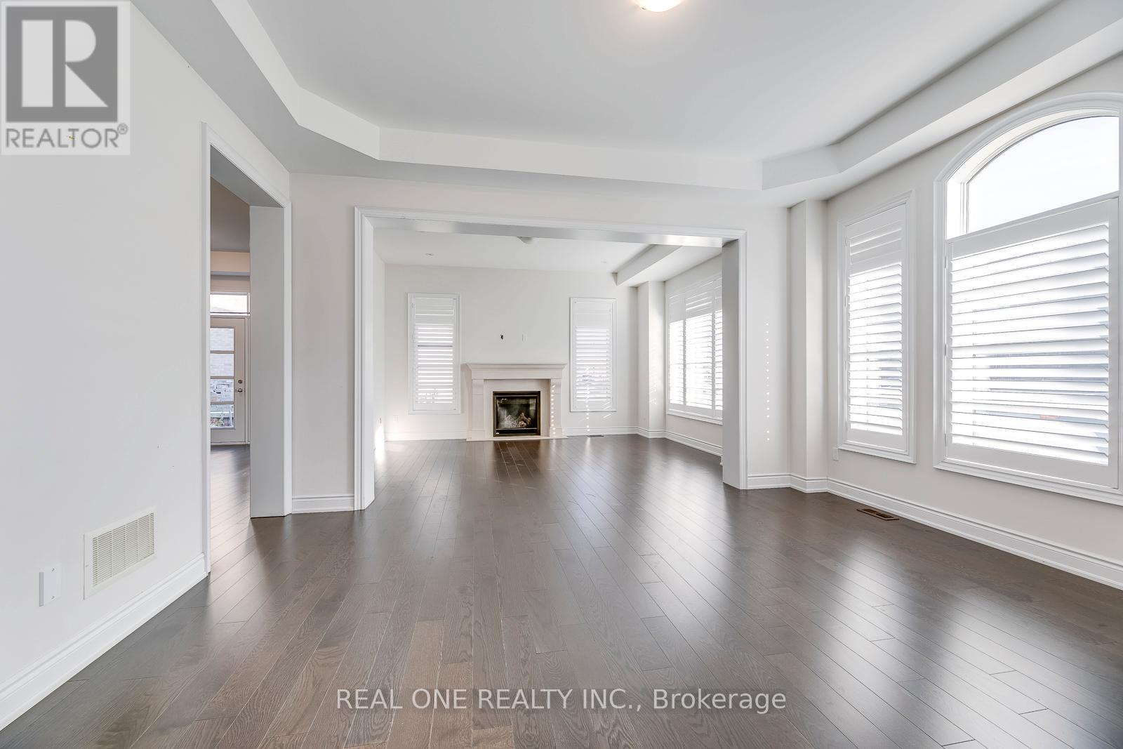 69 Threshing Mill Boulevard, Oakville, Ontario  L6H 0V6 - Photo 7 - W12908330