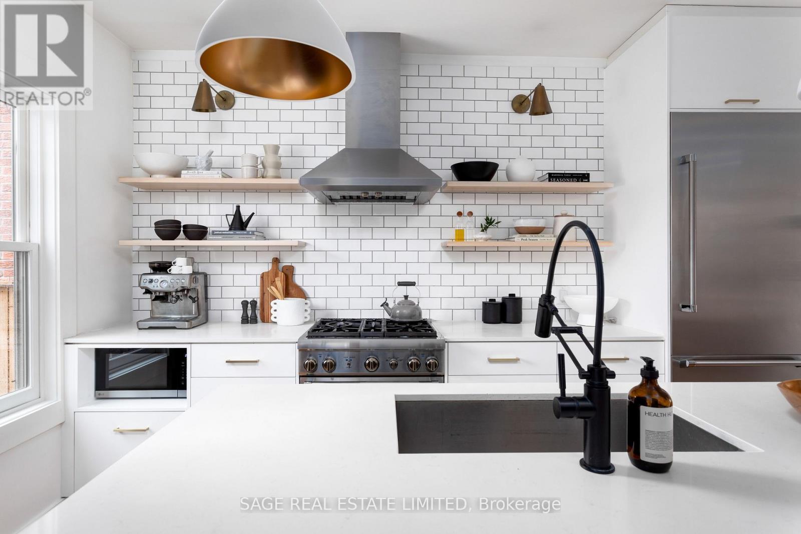 561 St Clarens Avenue, Toronto, Ontario  M6H 3W6 - Photo 11 - W12908370