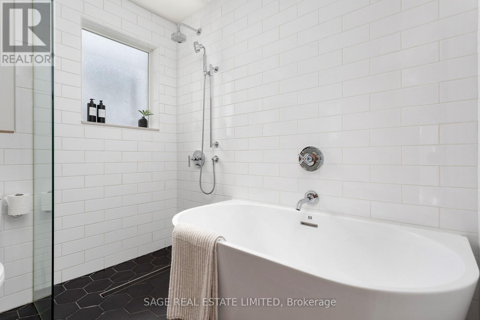 561 St Clarens Avenue, Toronto, Ontario  M6H 3W6 - Photo 20 - W12908370