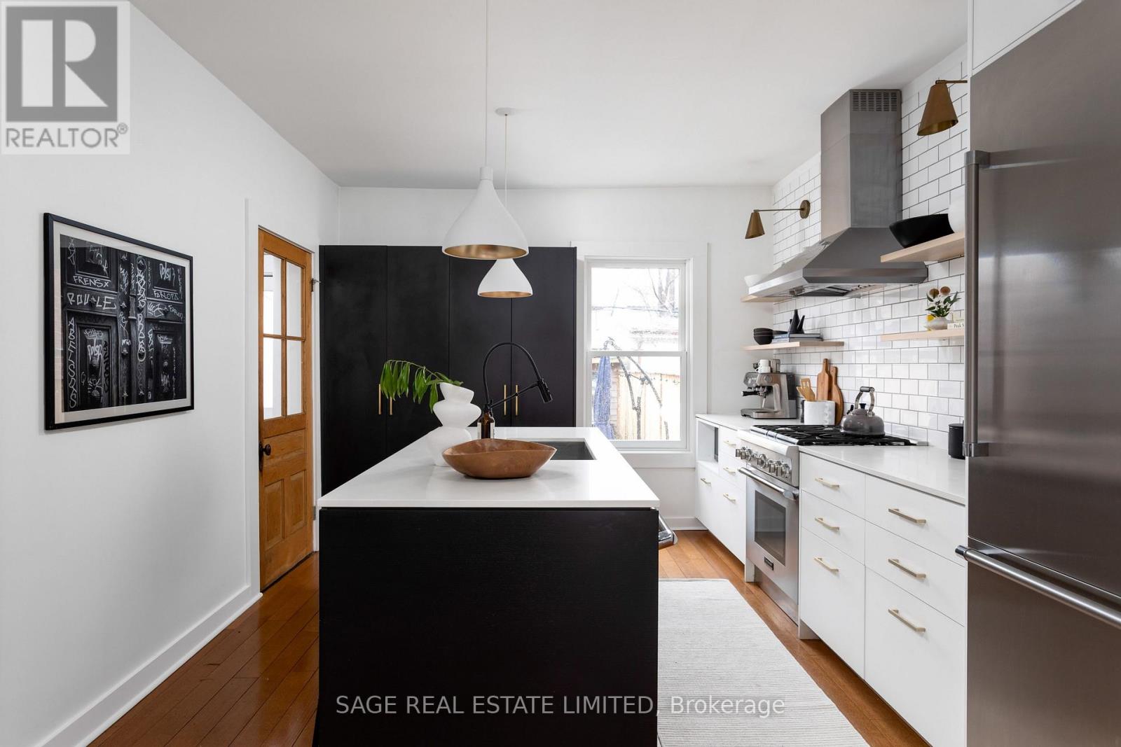 561 St Clarens Avenue, Toronto, Ontario  M6H 3W6 - Photo 9 - W12908370