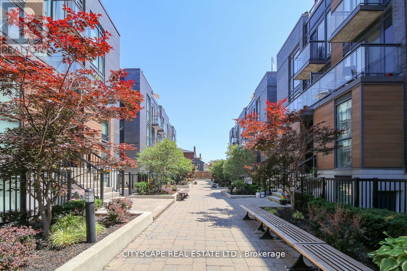 Th - 802 - 57 Macaulay Avenue, Toronto, Ontario  M6P 3P5 - Photo 15 - W12908414