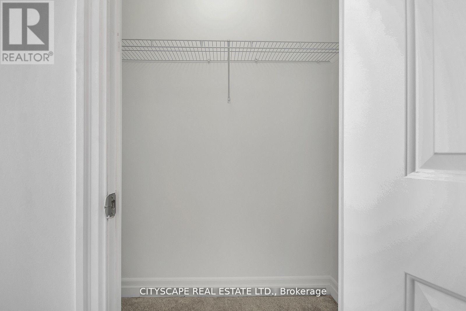 Th - 802 - 57 Macaulay Avenue, Toronto, Ontario  M6P 3P5 - Photo 9 - W12908414