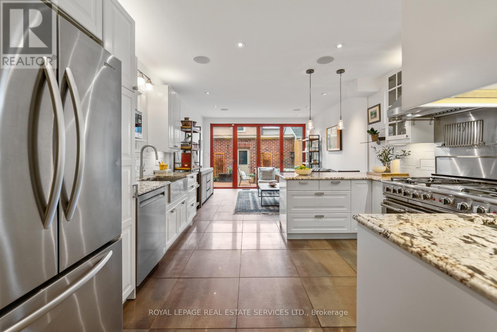 148 Wallace Avenue, Toronto, Ontario  M6H 1T5 - Photo 11 - W12908474