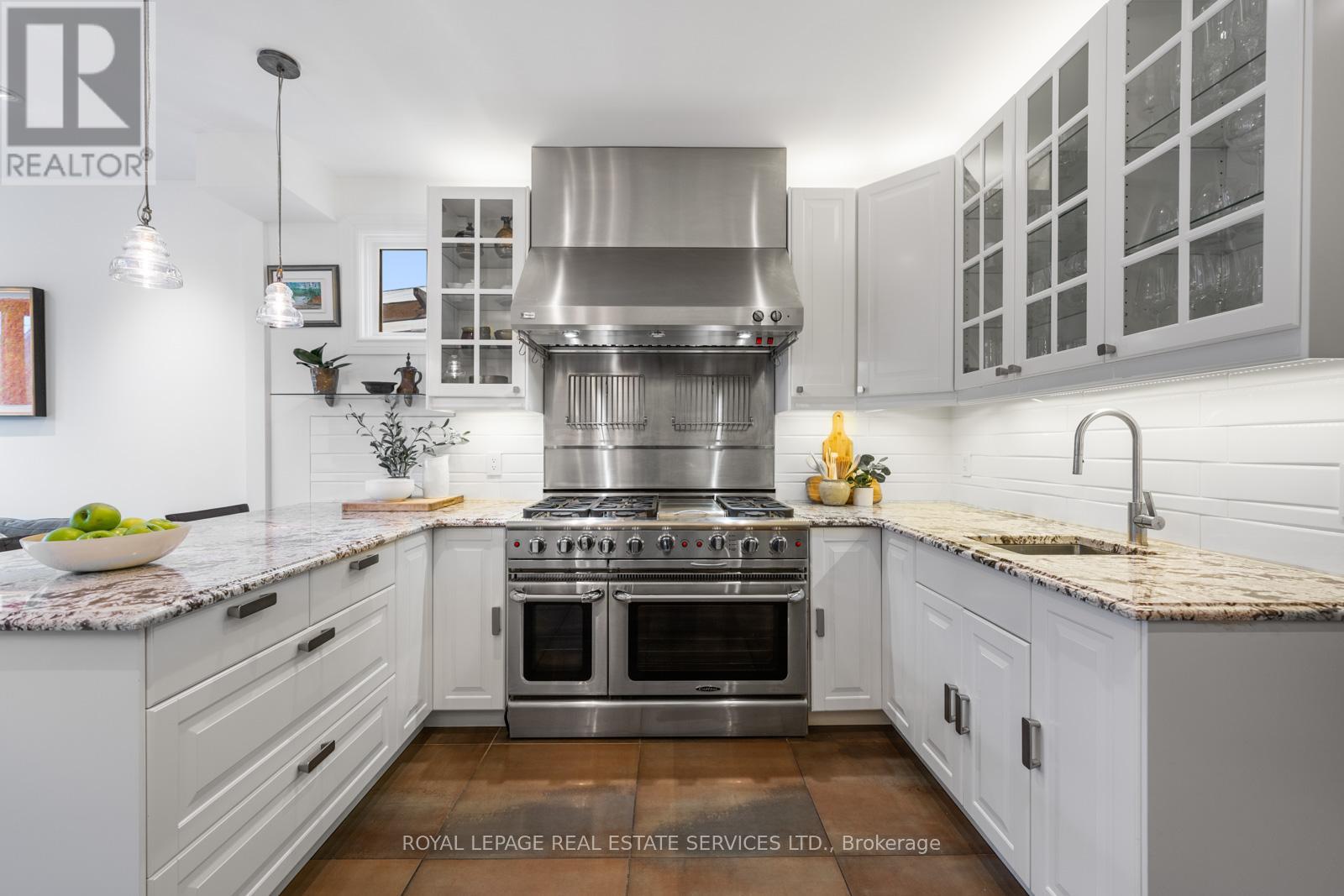 148 Wallace Avenue, Toronto, Ontario  M6H 1T5 - Photo 13 - W12908474