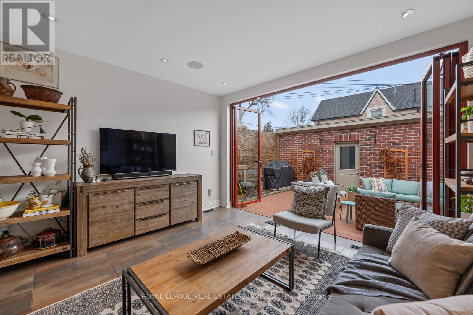 148 Wallace Avenue, Toronto, Ontario  M6H 1T5 - Photo 24 - W12908474