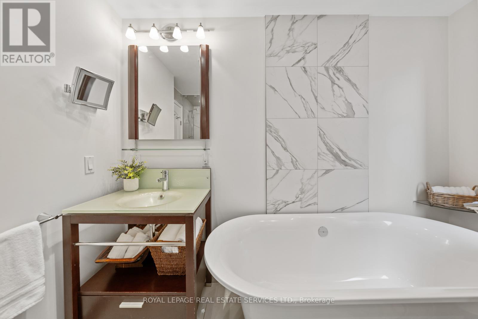 148 Wallace Avenue, Toronto, Ontario  M6H 1T5 - Photo 32 - W12908474