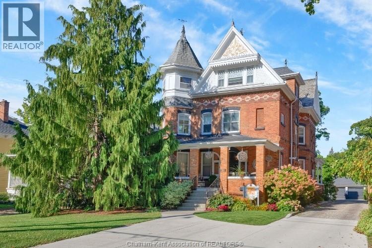 MLS# 26005456: 325 Wellington STREET West, Chatham, Canada
